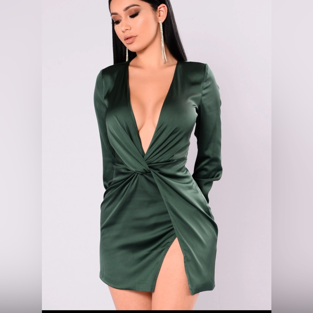 Fashion nova Sugar Free Dress size small in color hunter green